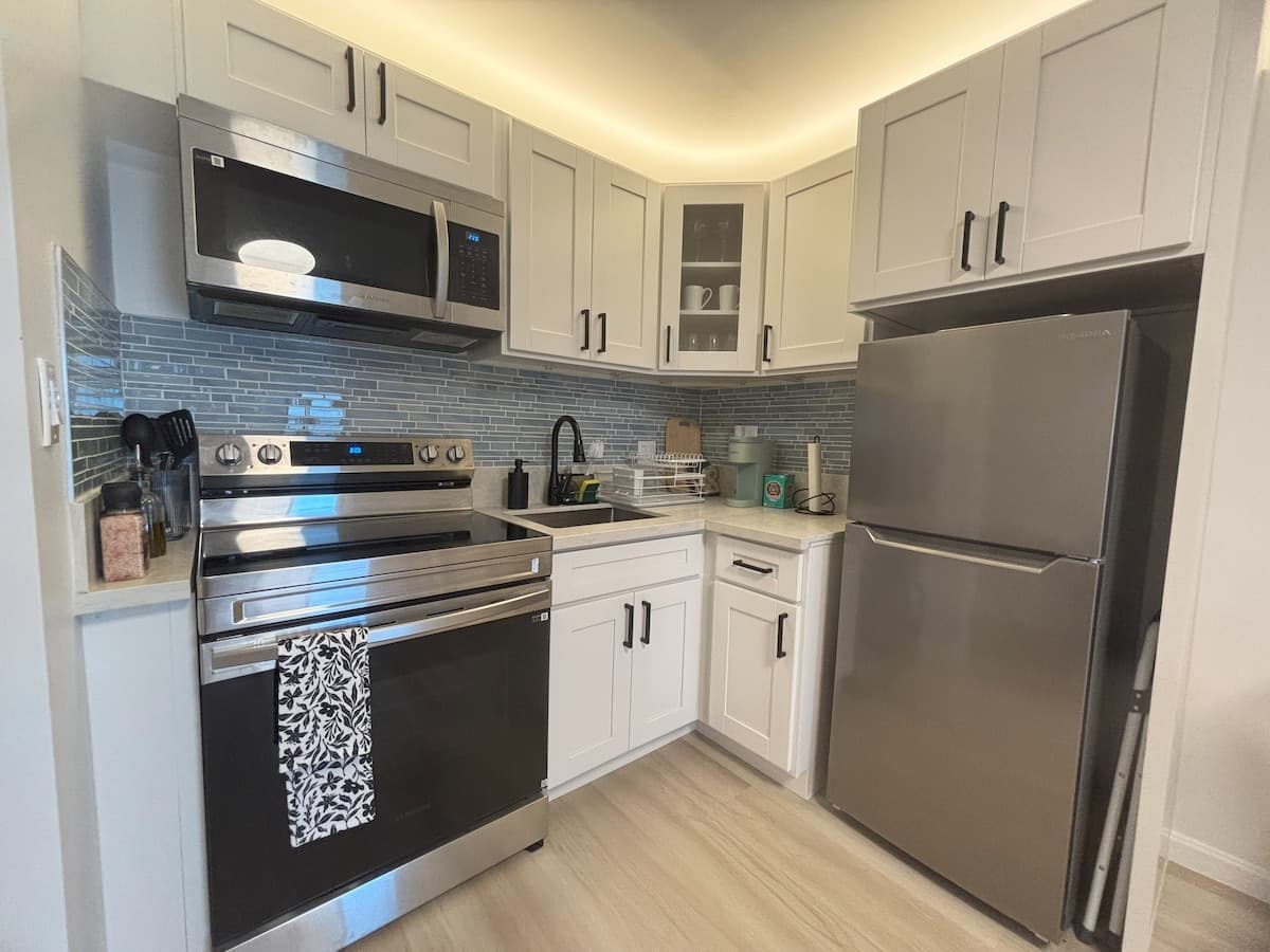 Condo in Honolulu · ★5.0 · 1 bedroom · 2 beds · 1 private bath - Photo 4