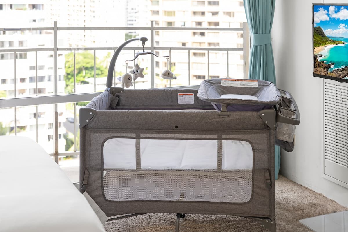 Condo in Honolulu · ★4.55 · Studio · 3 beds · 1 private bath - Photo 4