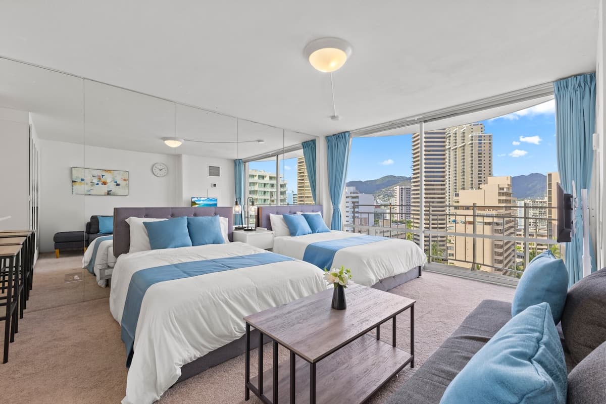 Condo in Honolulu · ★4.55 · Studio · 3 beds · 1 private bath - Photo 5