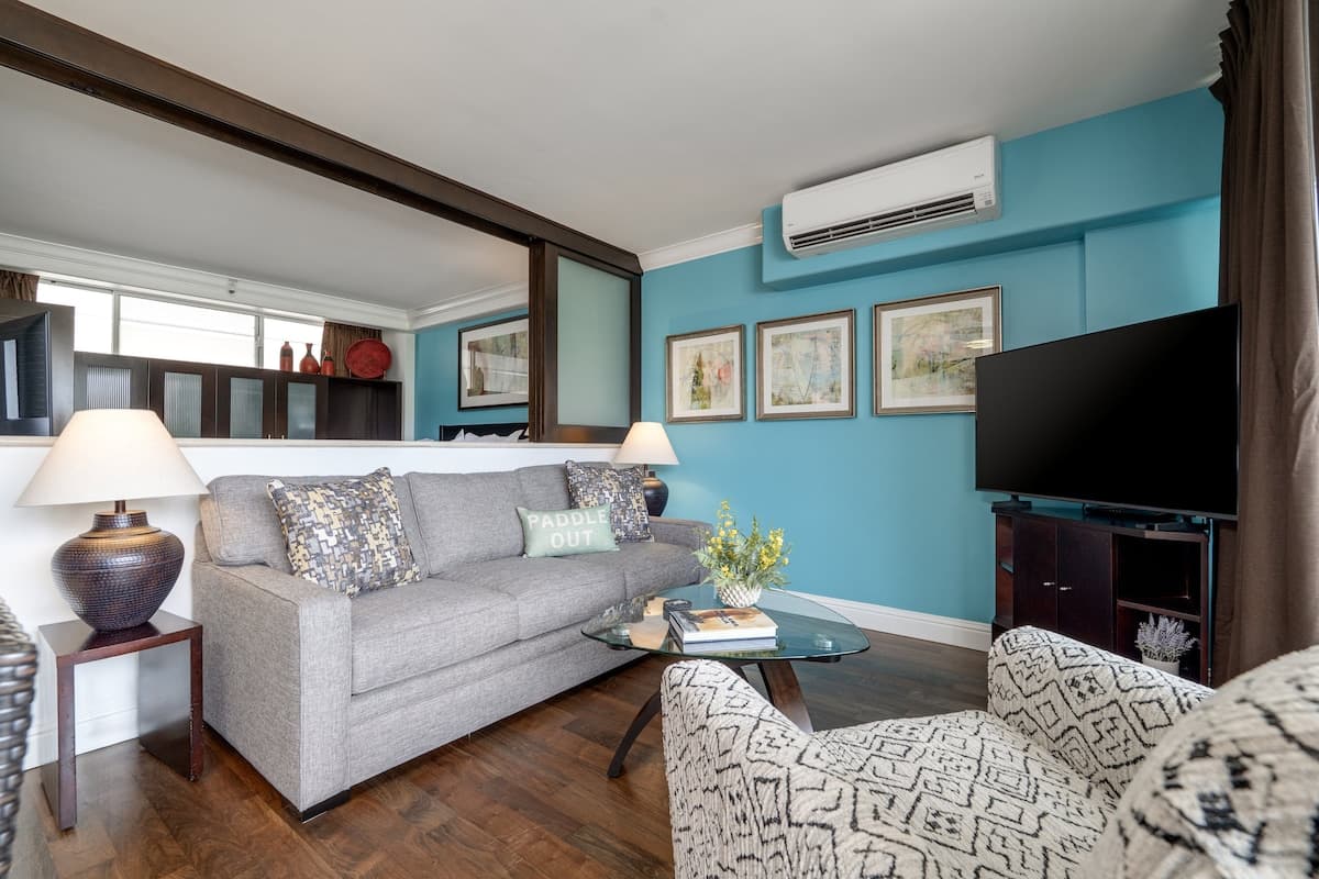 Condo in Honolulu · ★4.9 · 1 bedroom · 2 beds · 1 private bath - Photo 4