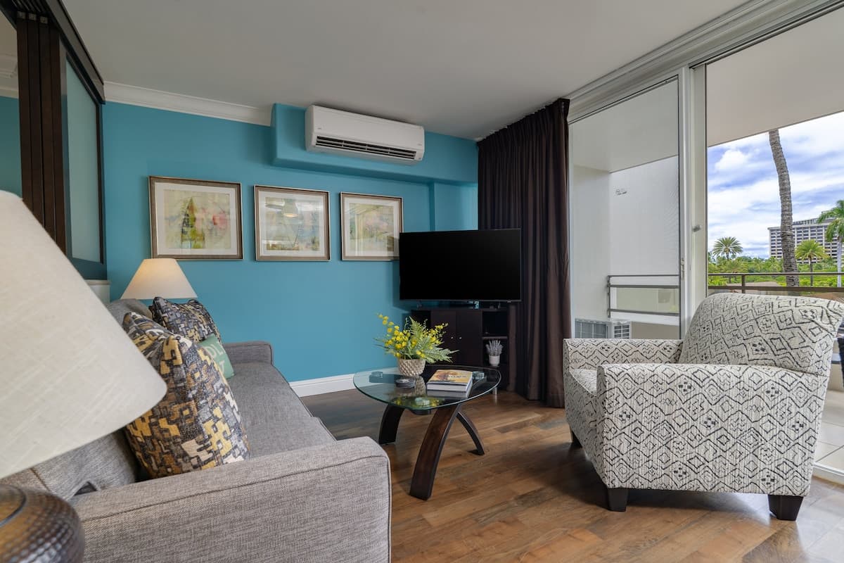 Condo in Honolulu · ★4.9 · 1 bedroom · 2 beds · 1 private bath - Photo 2