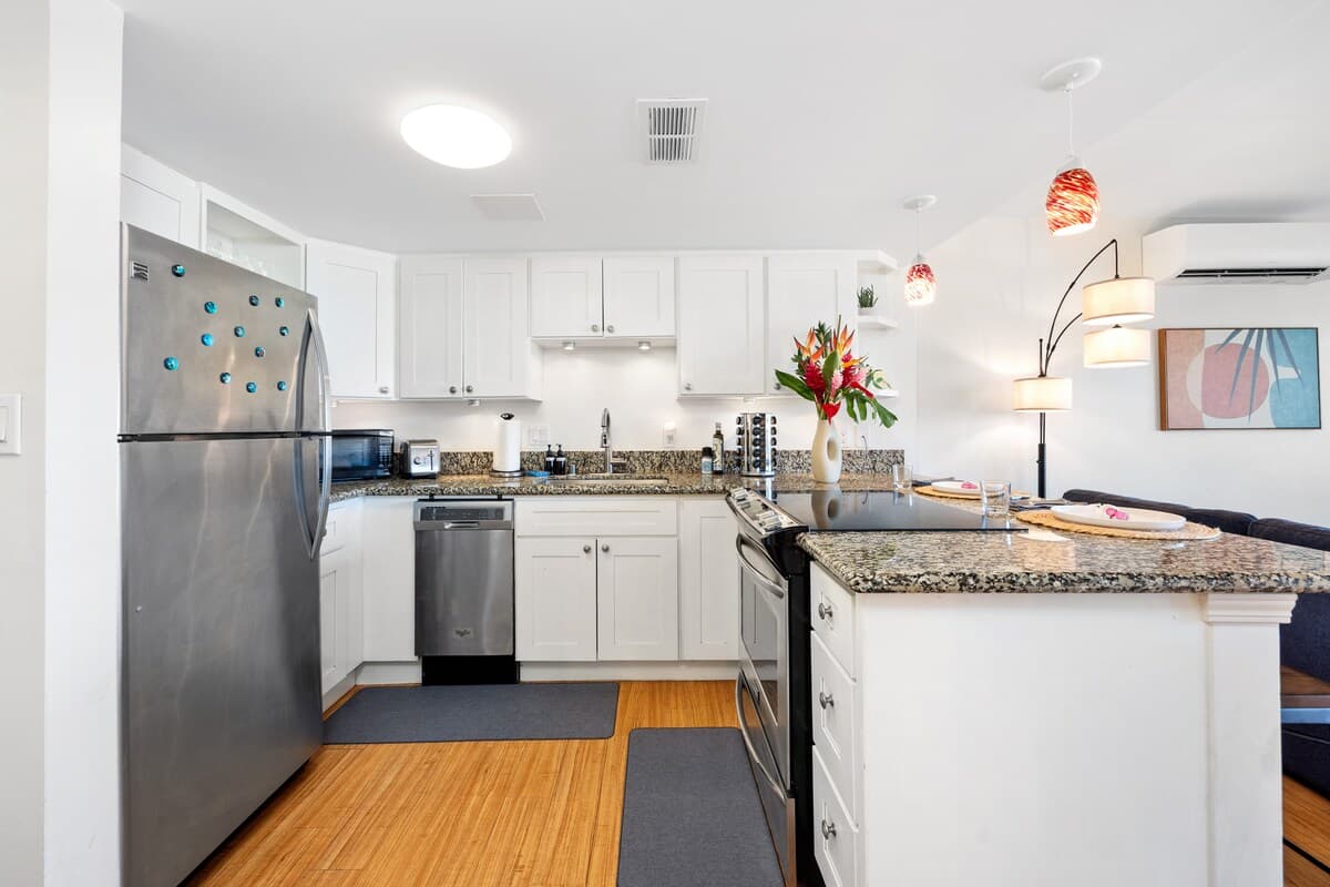 Hotel in Honolulu · ★4.88 · 1 bedroom · 3 beds · 1 private bath - Photo 3