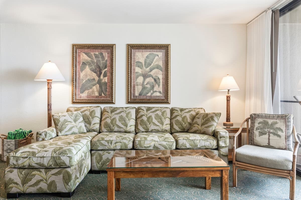 Condo in Lahaina · ★5.0 · 1 bedroom · 2 beds · 1 private bath - Photo 4