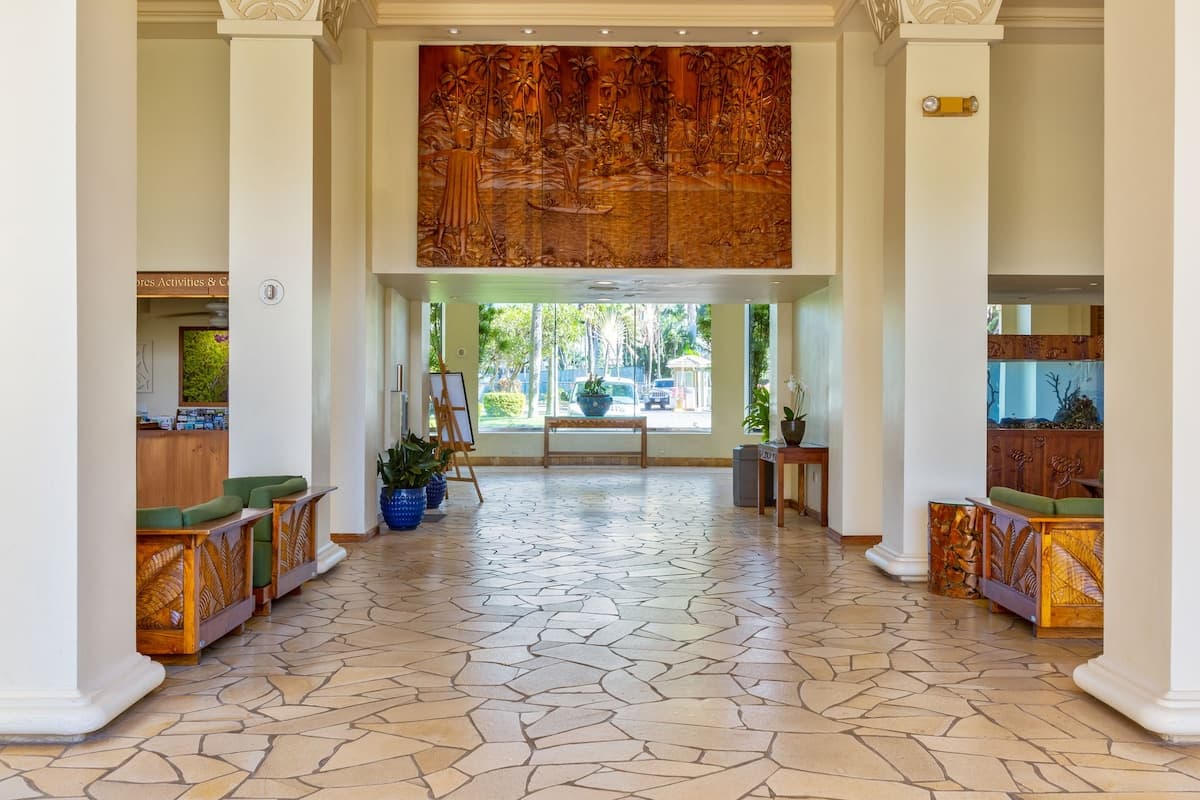 Condo in Lahaina · ★5.0 · 1 bedroom · 2 beds · 1 private bath - Photo 5