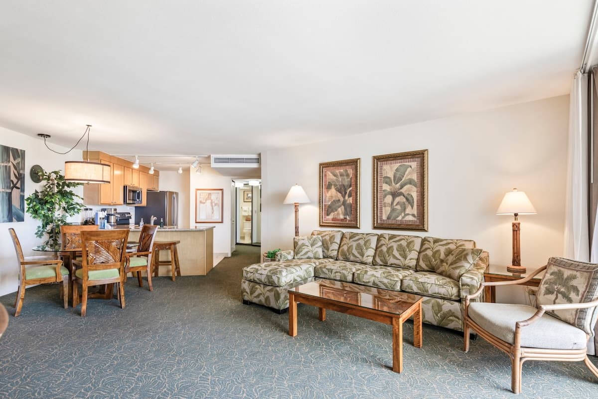 Condo in Lahaina · ★5.0 · 1 bedroom · 2 beds · 1 private bath - Photo 2