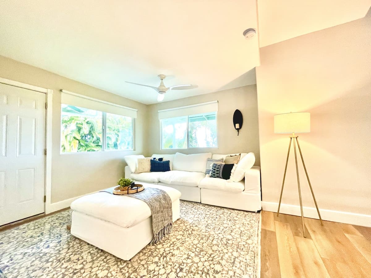 Home in Hakalau · ★5.0 · 4 bedrooms · 7 beds · 4 private baths - Photo 1