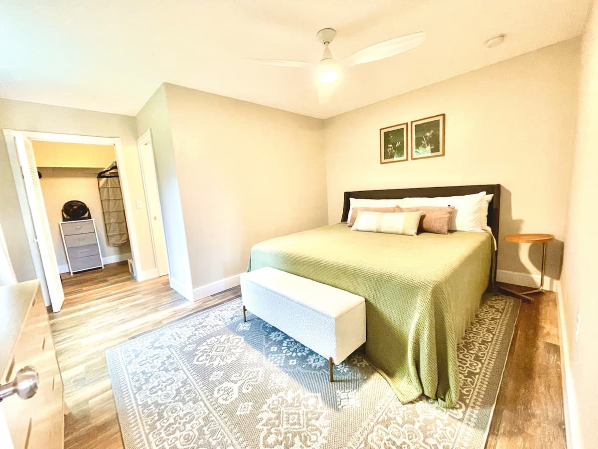 Home in Hakalau · ★5.0 · 4 bedrooms · 7 beds · 4 private baths - Photo 5