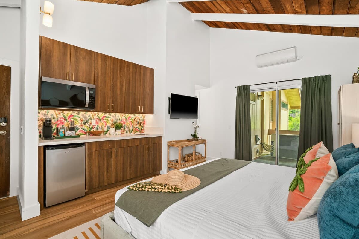 NEW Palm Dreams • Luxe Retreat | AC | Beaches - Photo 5