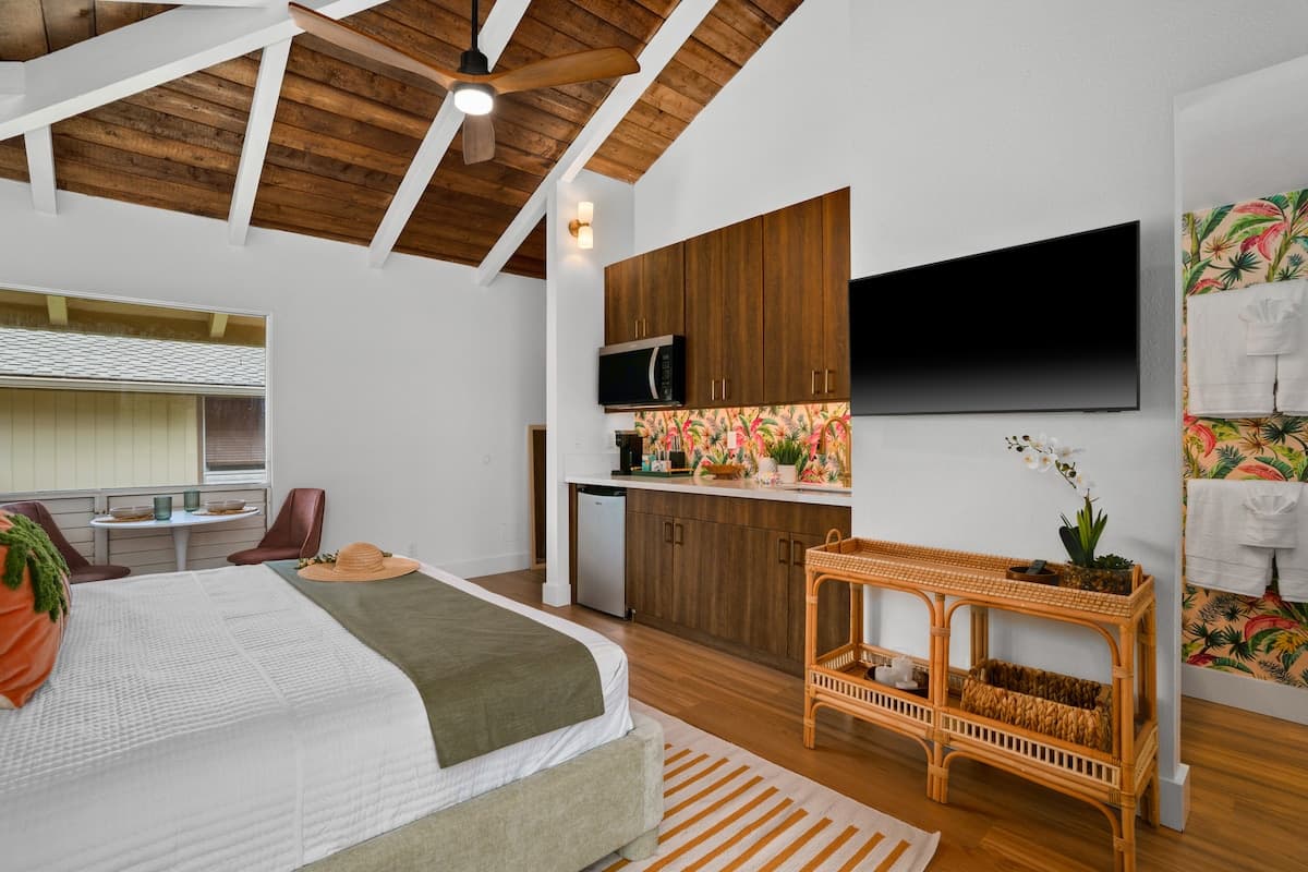 NEW Palm Dreams • Luxe Retreat | AC | Beaches - Photo 2