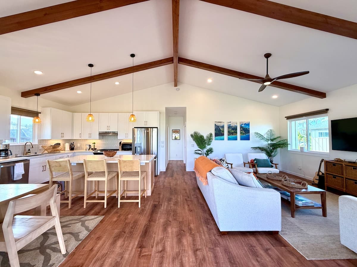 Home in Kapaa · ★5.0 · 2 bedrooms · 4 beds · 2 baths - Photo 2