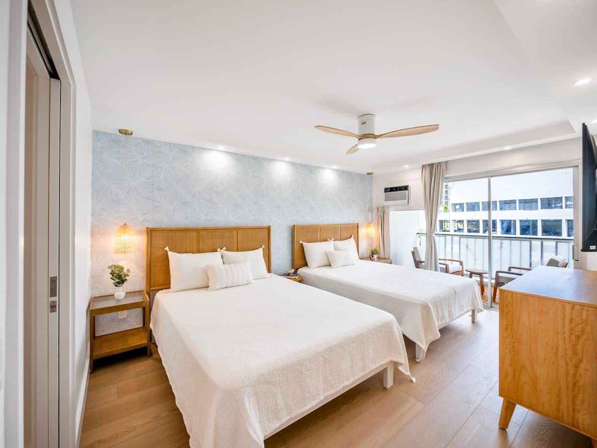 Condo in Honolulu · ★4.88 · 3 bedrooms · 5 beds · 2 private baths - Photo 2