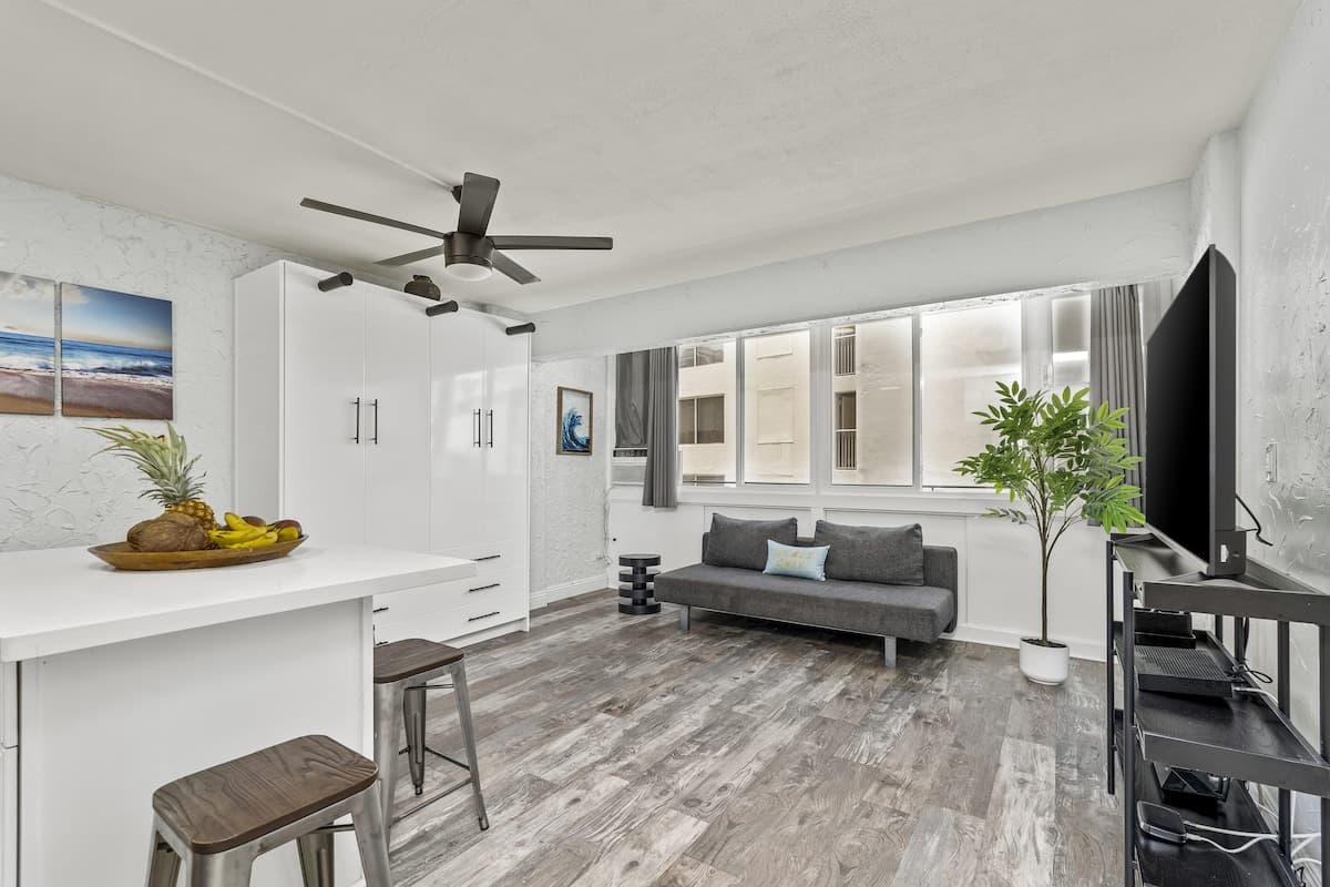 1 Block from Beach in the Heart of Waikiki! NH602 - Photo 2