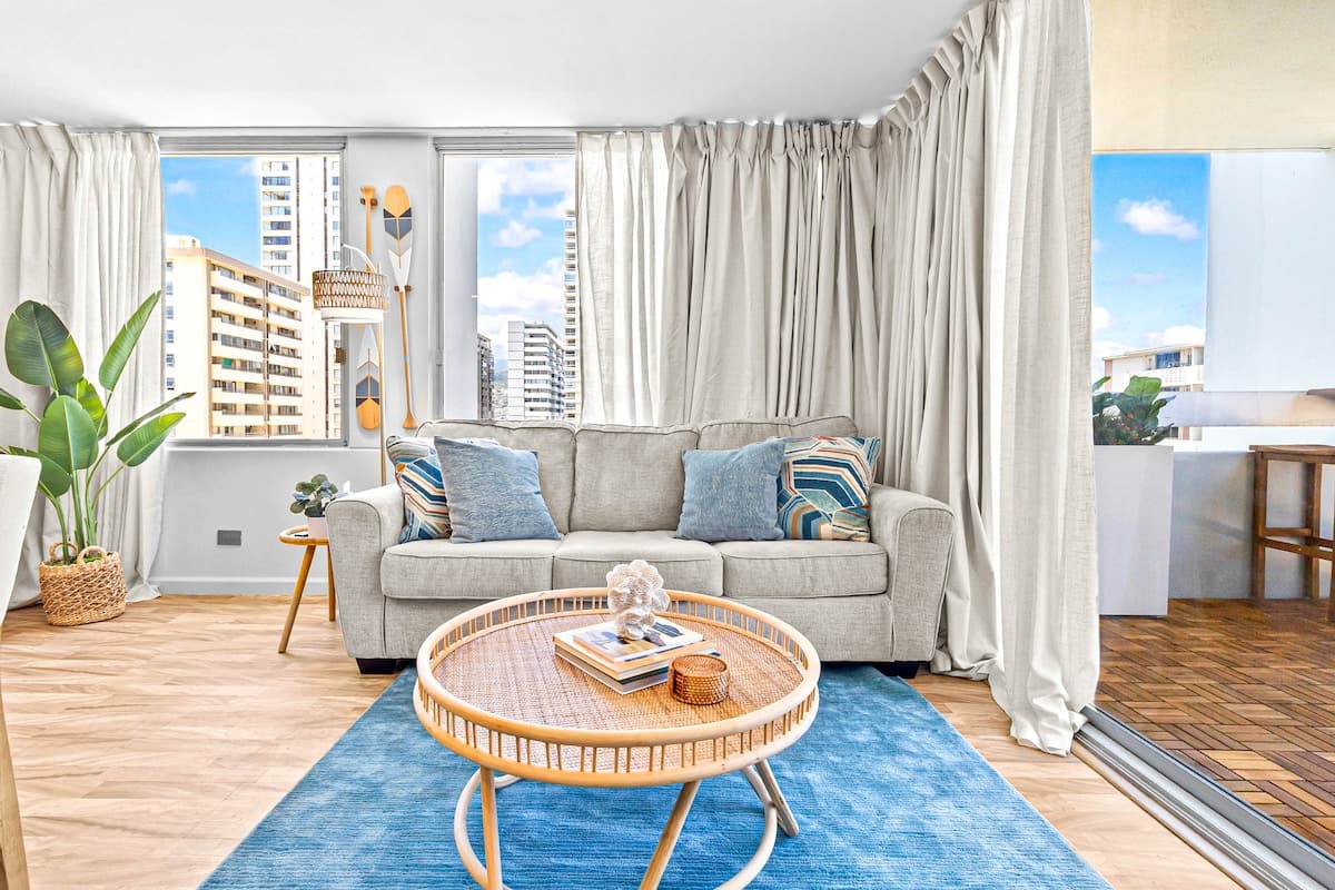 NEW Remodeled • 3 Min Walk to Beach • Rooftop Pool - Photo 3
