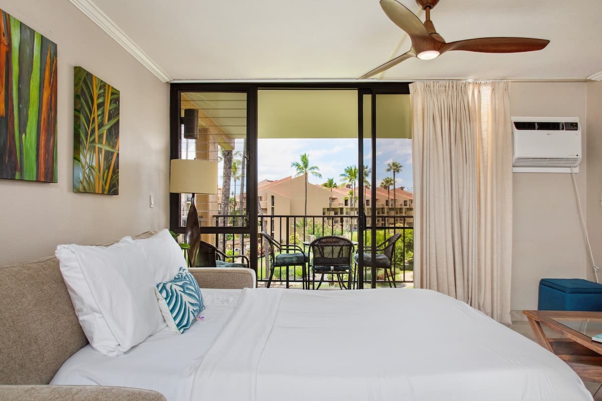 Condo in Kihei · ★5.0 · 1 bedroom · 2 beds · 2 baths - Photo 5