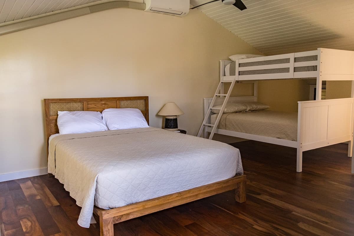 Townhouse in Kahuku · ★5.0 · 1 bedroom · 4 beds · 2.5 private baths - Photo 2