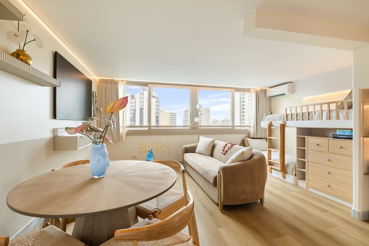 Condo in Honolulu · ★5.0 · 1 bedroom · 4 beds · 1 private bath - Photo 1