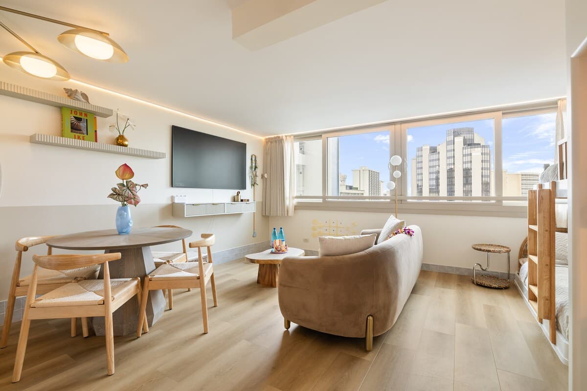 Condo in Honolulu · ★5.0 · 1 bedroom · 4 beds · 1 private bath - Photo 5