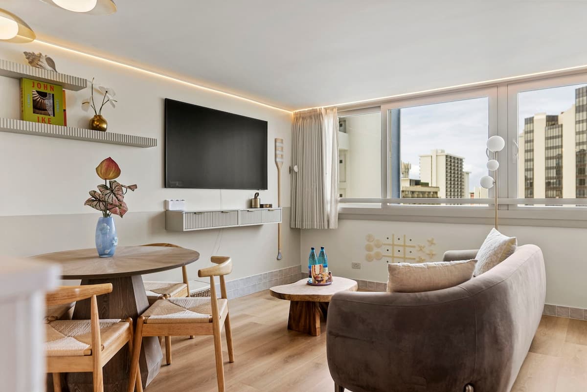 Condo in Honolulu · ★5.0 · 1 bedroom · 4 beds · 1 private bath - Photo 4
