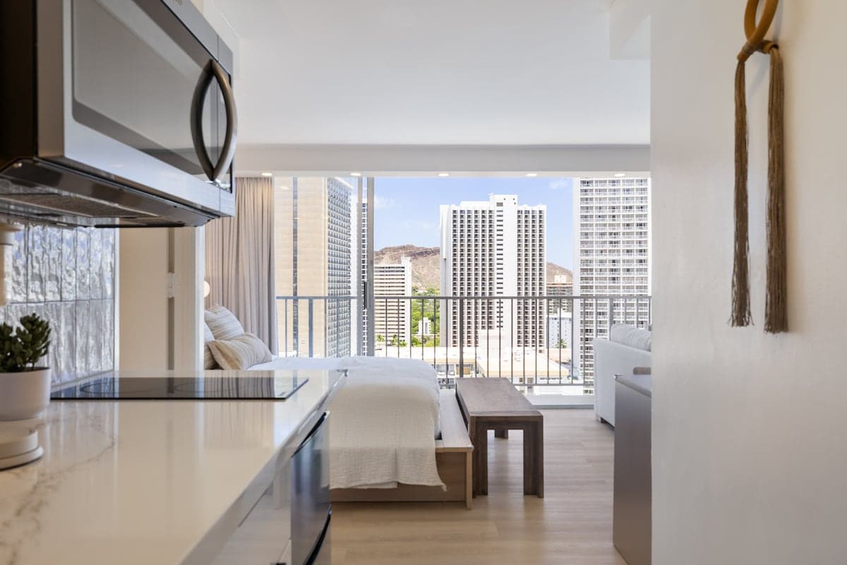 Ocean Views & Luxe Comfort - Waikiki Gem 21F - Photo 5