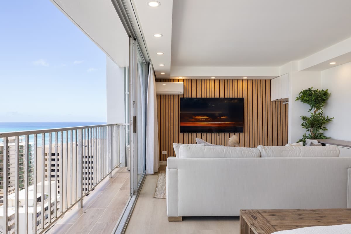 Ocean Views & Luxe Comfort - Waikiki Gem 21F - Photo 1