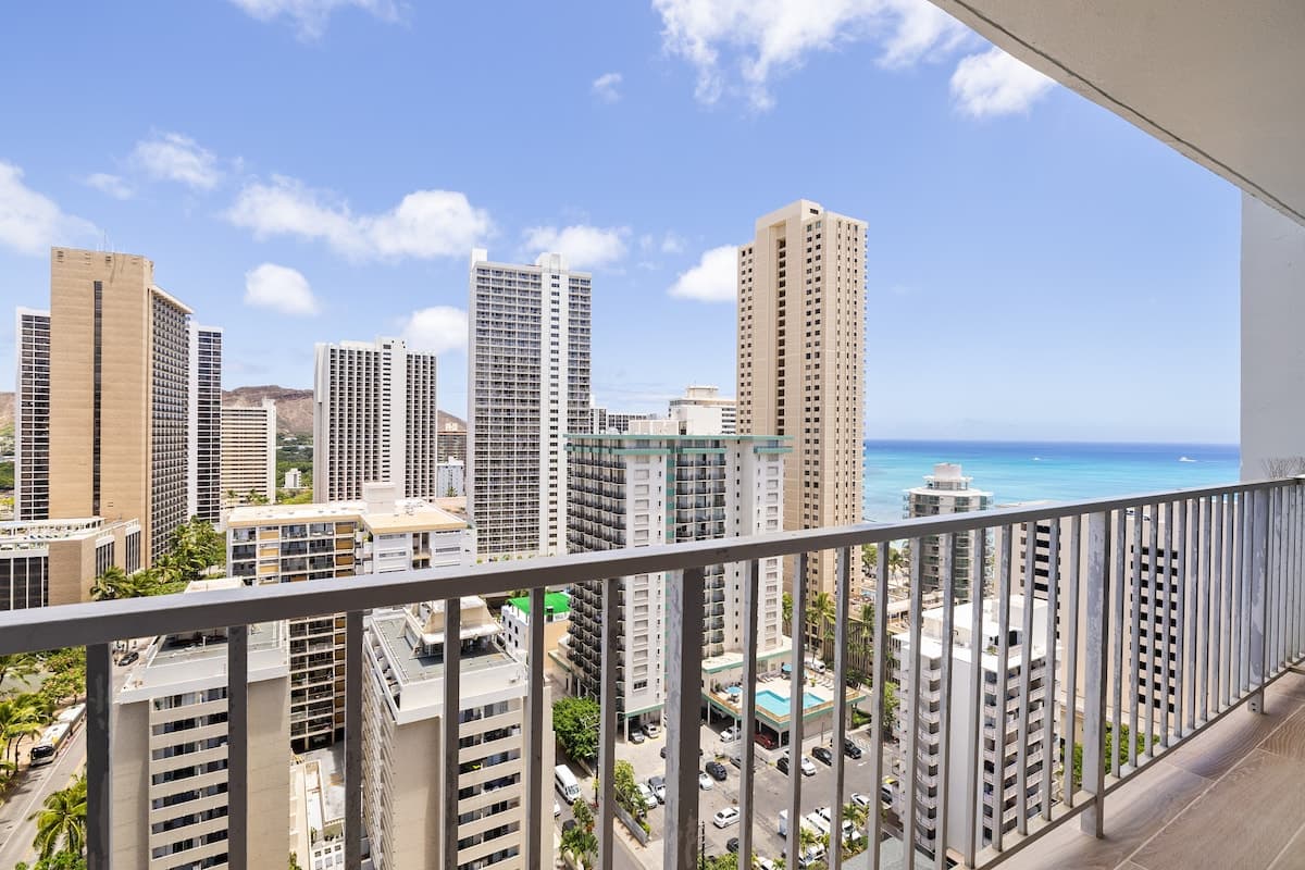 Ocean Views & Luxe Comfort - Waikiki Gem 21F - Photo 4