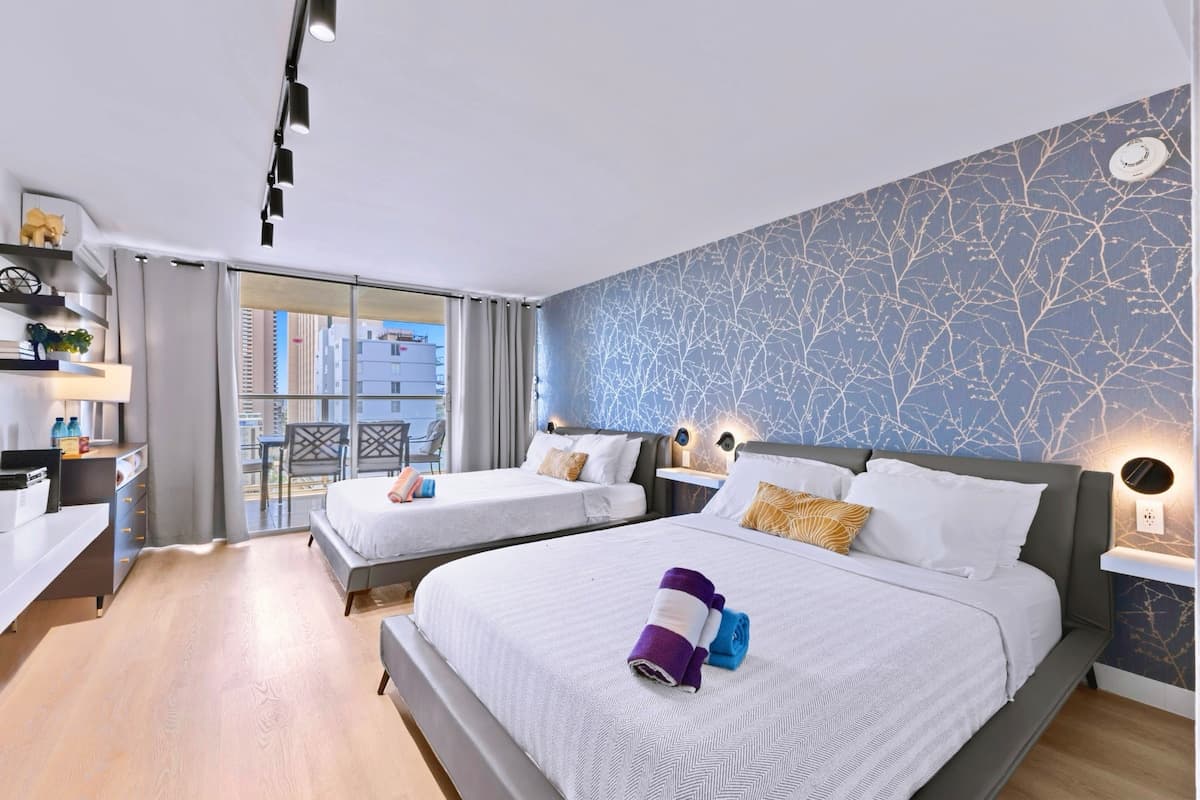 17F-Chic & Modern Studio w/2 Queens-Waikiki Beach~ - Photo 2