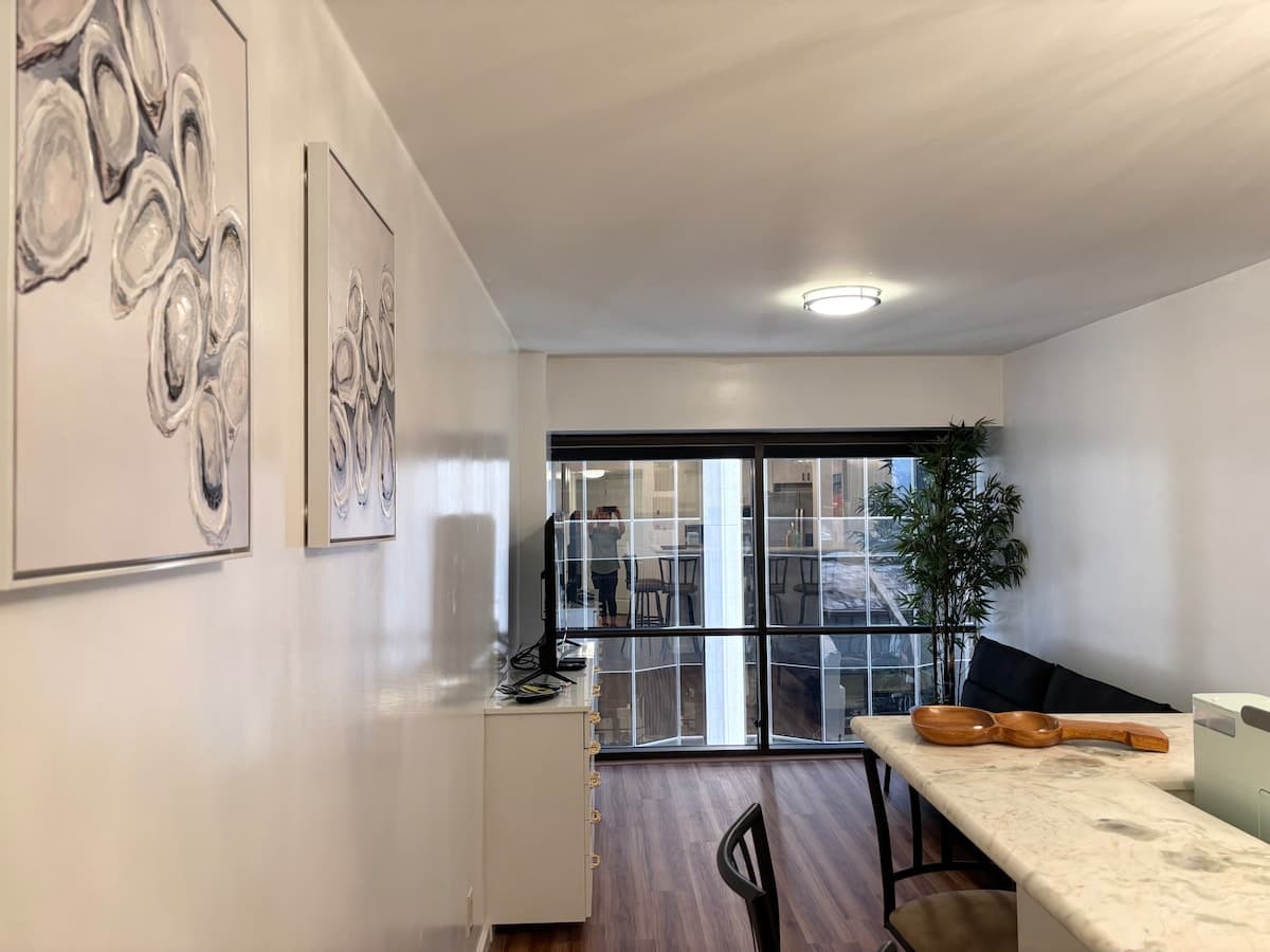 2BR+Den Ocean View Free Parking - Photo 2