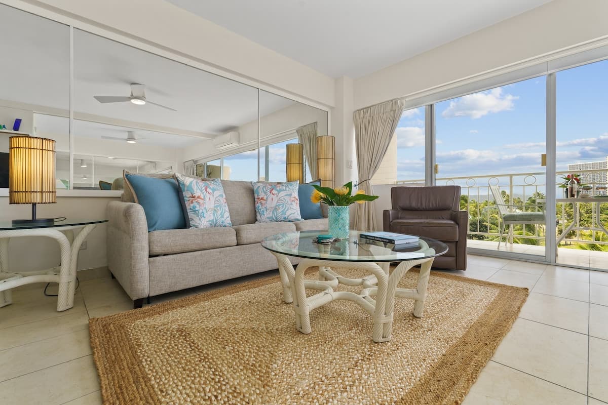 Condo in Honolulu · ★5.0 · 1 bedroom · 2 beds · 1 private bath - Photo 2