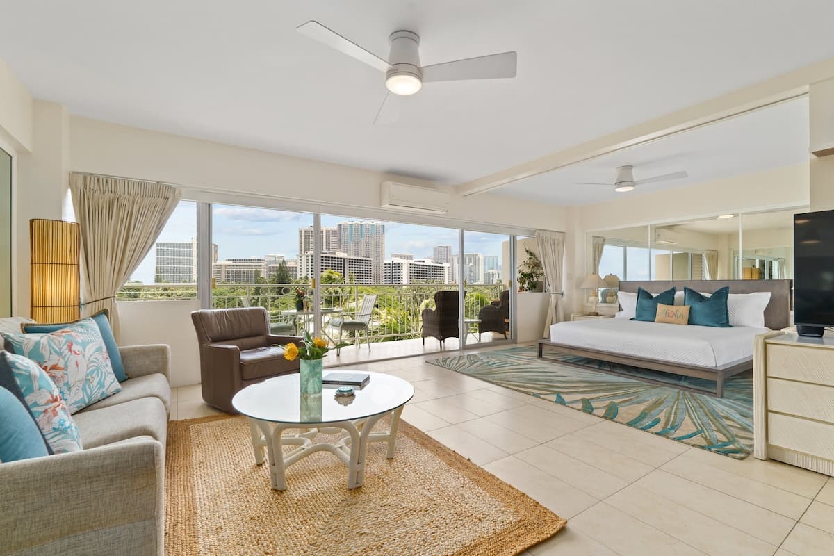 Condo in Honolulu · ★5.0 · 1 bedroom · 2 beds · 1 private bath - Photo 4
