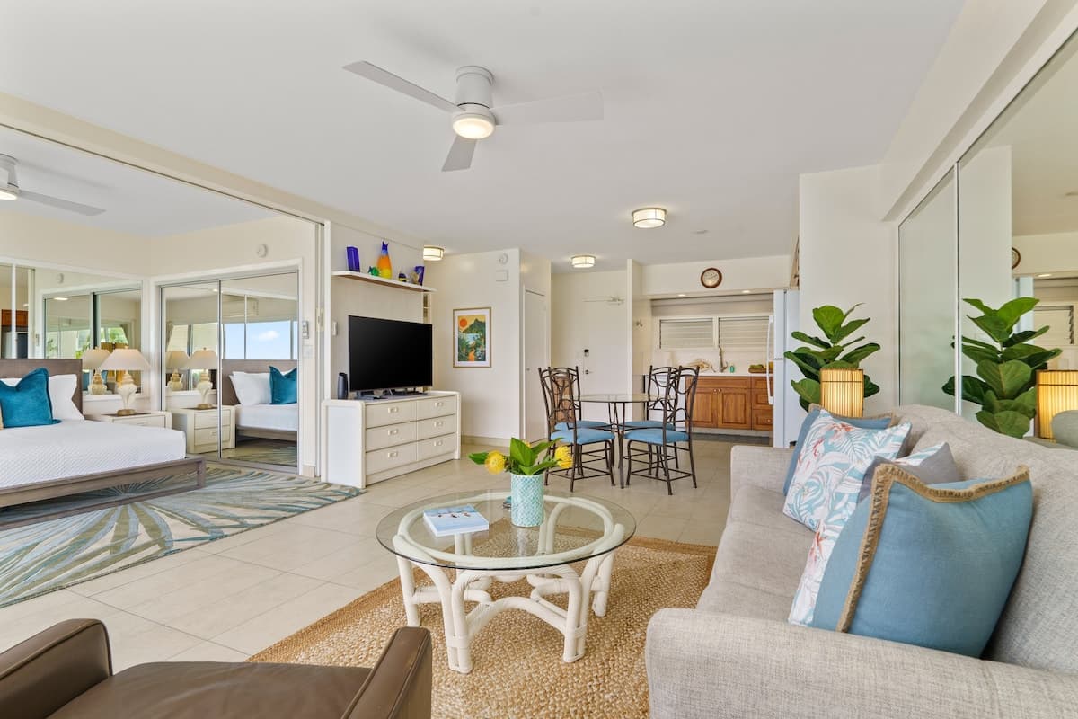 Condo in Honolulu · ★5.0 · 1 bedroom · 2 beds · 1 private bath - Photo 1