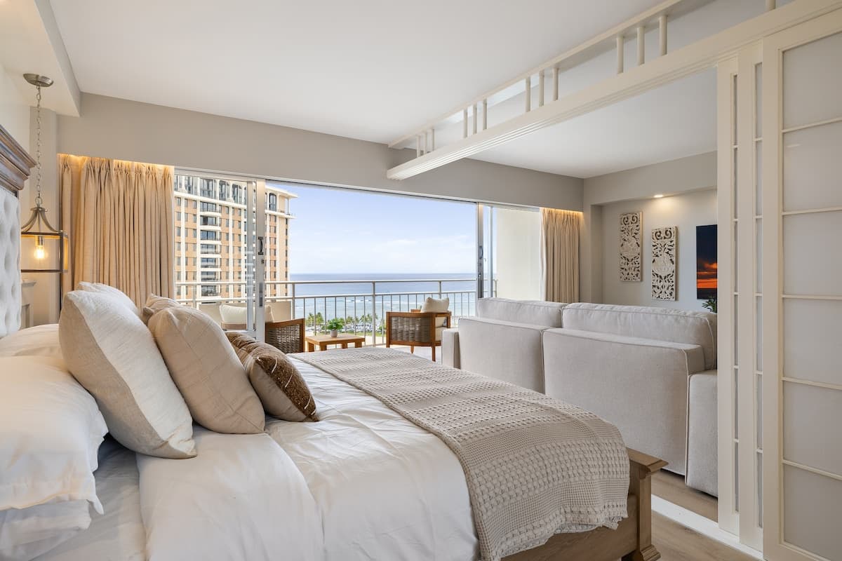Waikiki Wave Retreat: Ocean Luxe on 17F - Photo 1