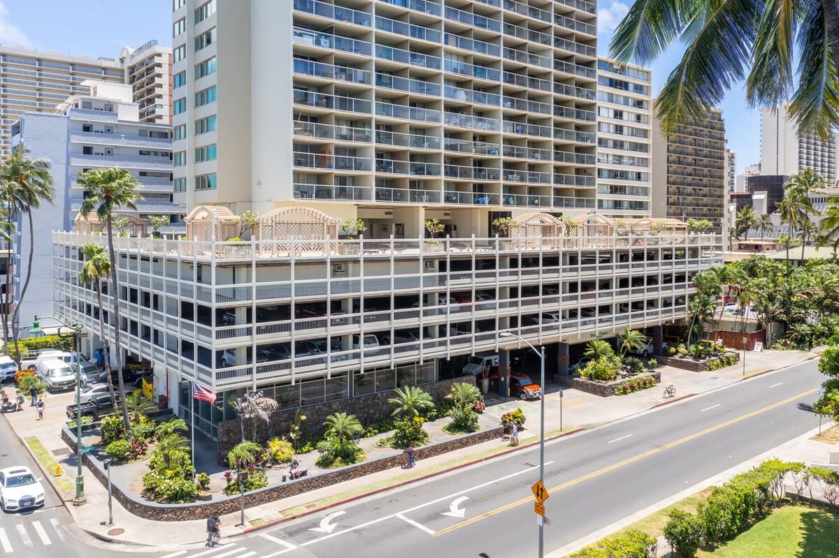Upscale Waikiki Ocean Retreat – 1-Bedroom Suite - Photo 4