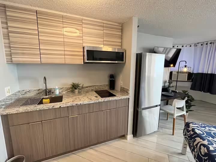 Condo in Honolulu · ★5.0 · 1 bedroom · 2 beds · 1 private bath - Photo 3