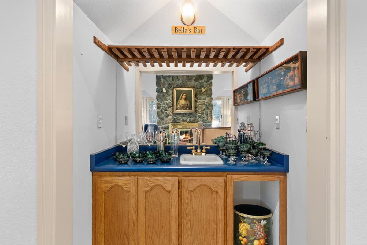 The Sake Room at Healdsburg Hilltop Villa - Photo 3