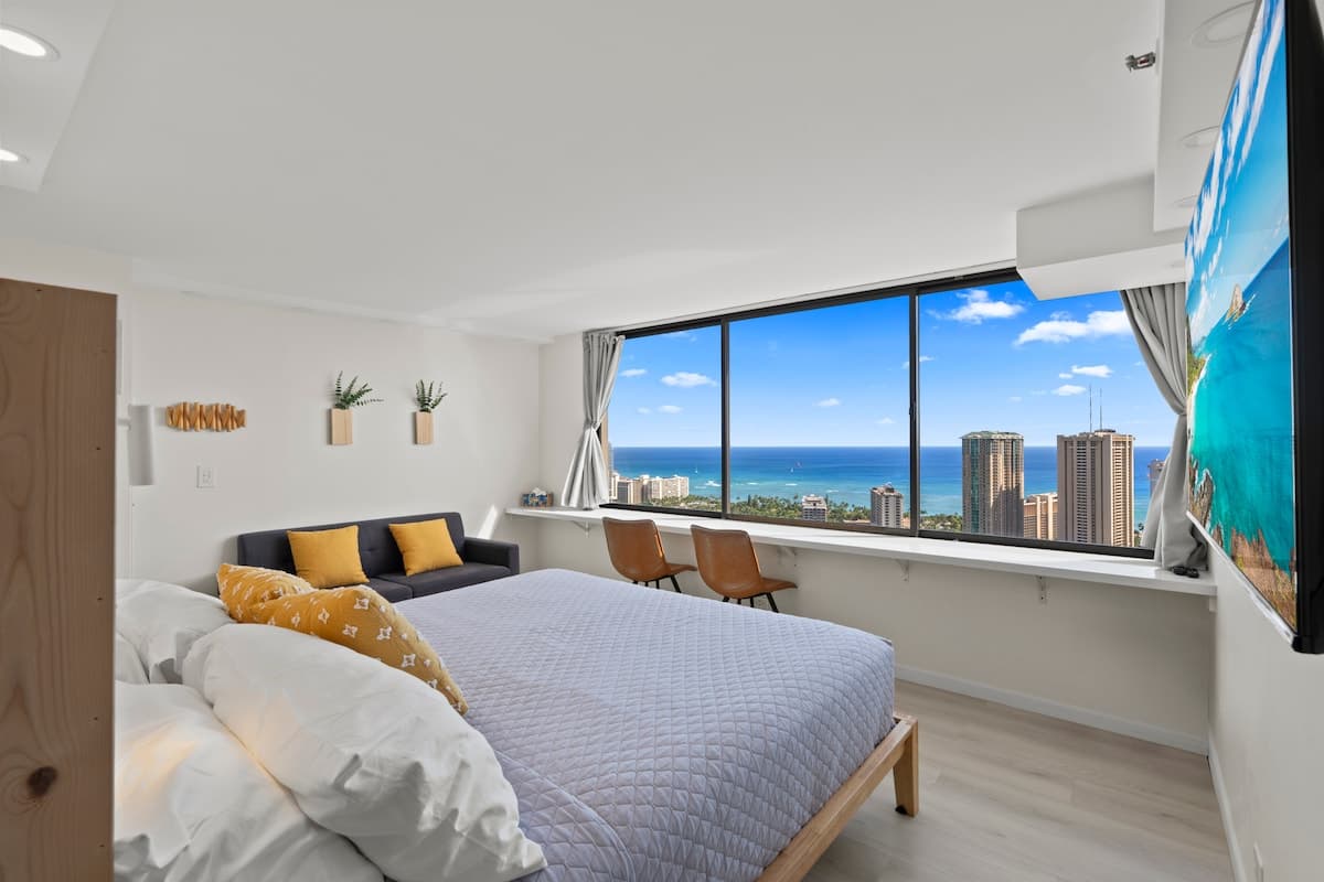 Only One In Waikiki Dual Private Penthouse 43 FL - Photo 2