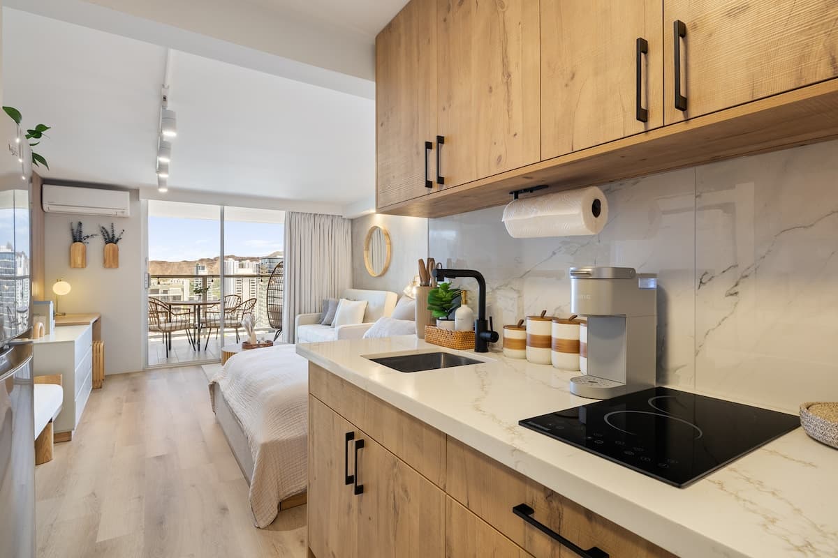 Island Luxe Retreat – Waikiki Ocean Escape - Photo 2
