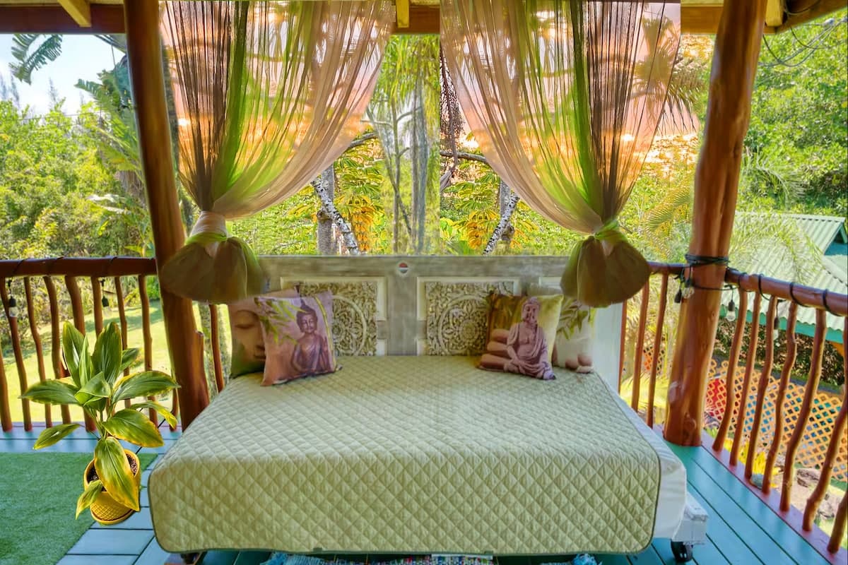 Home in Keaau · ★5.0 · 3 bedrooms · 4 beds · 1.5 private baths - Photo 2