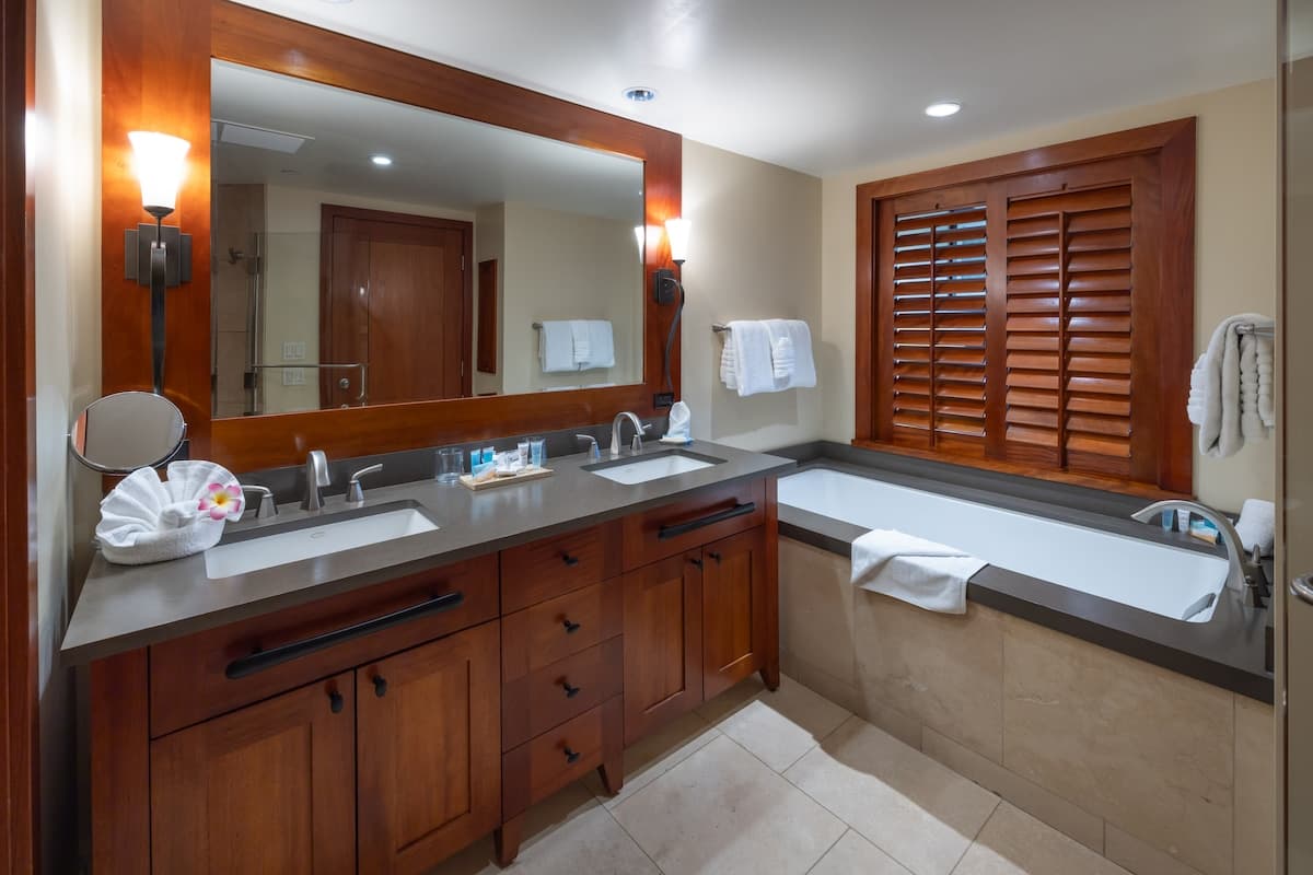 Condo in Kapolei · ★5.0 · 2 bedrooms · 3 beds · 2.5 private baths - Photo 4