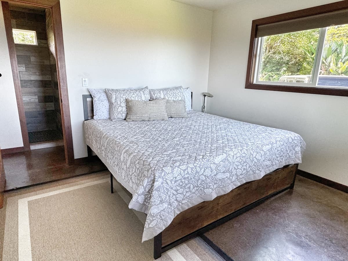 Home in Holualoa · ★4.89 · 1 bedroom · 3 beds · 1 bath - Photo 1