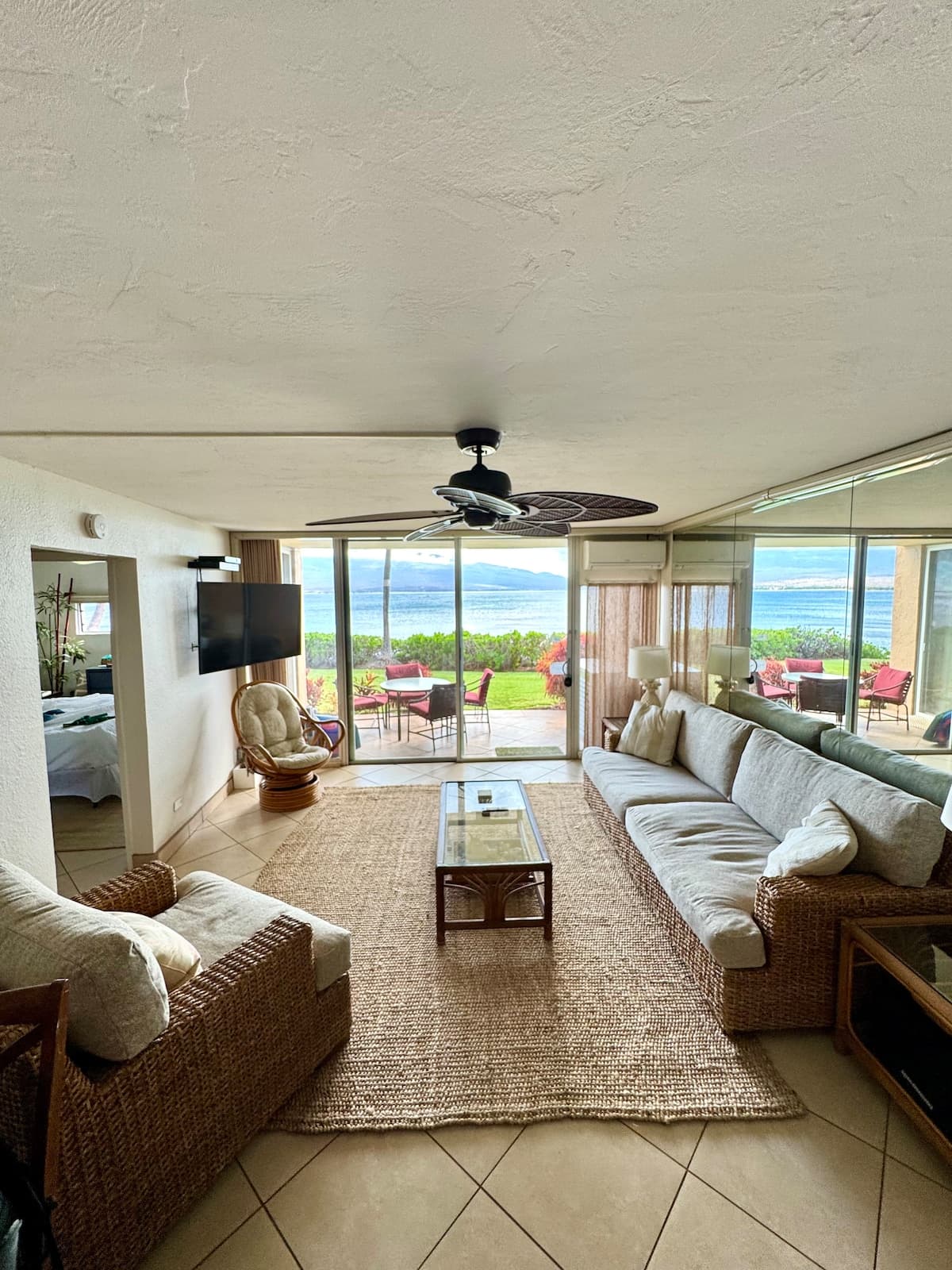 Condo in Wailuku · ★4.88 · 2 bedrooms · 2 beds · 2 baths - Photo 2