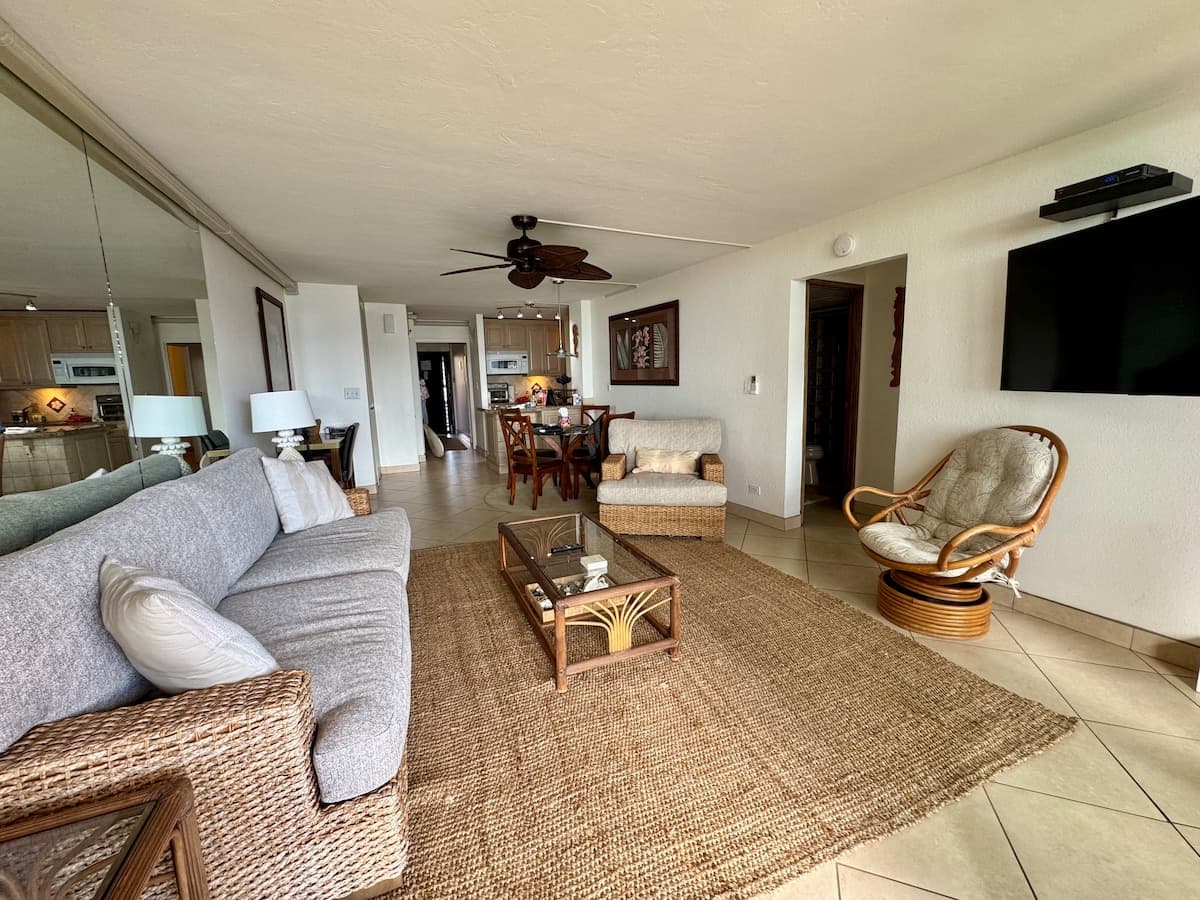 Condo in Wailuku · ★4.88 · 2 bedrooms · 2 beds · 2 baths - Photo 3