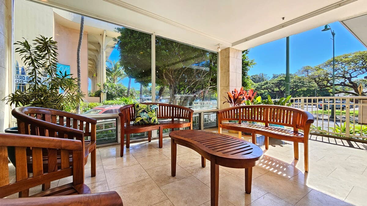 Condo in Honolulu · ★4.49 · Studio · 2 beds · 1 private bath - Photo 2