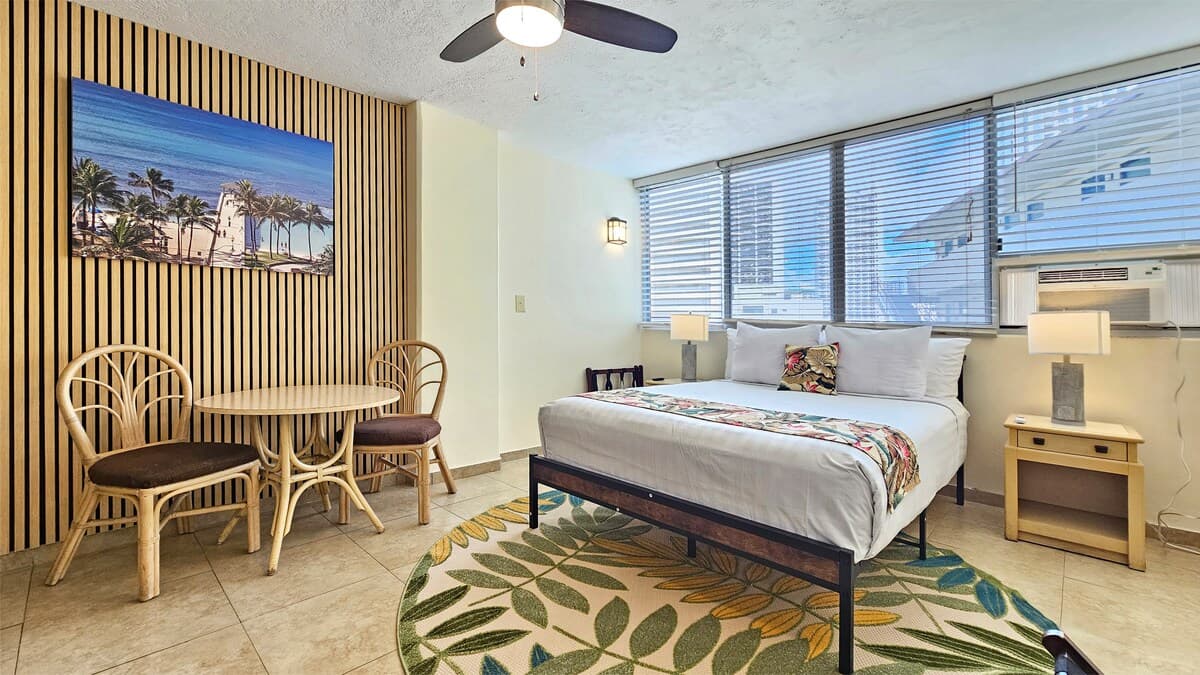 Condo in Honolulu · ★4.58 · Studio · 1 bed · 1 private bath - Photo 1