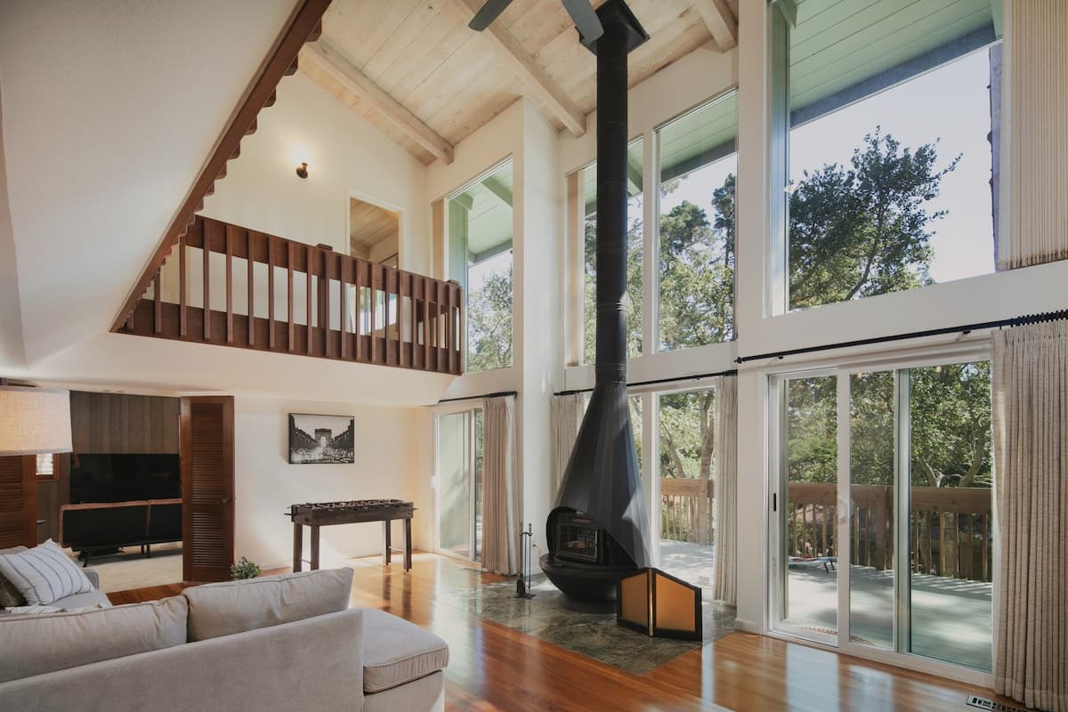 Sun-Filled Monterey Retreat Near Aquarium & Beach - Photo 5