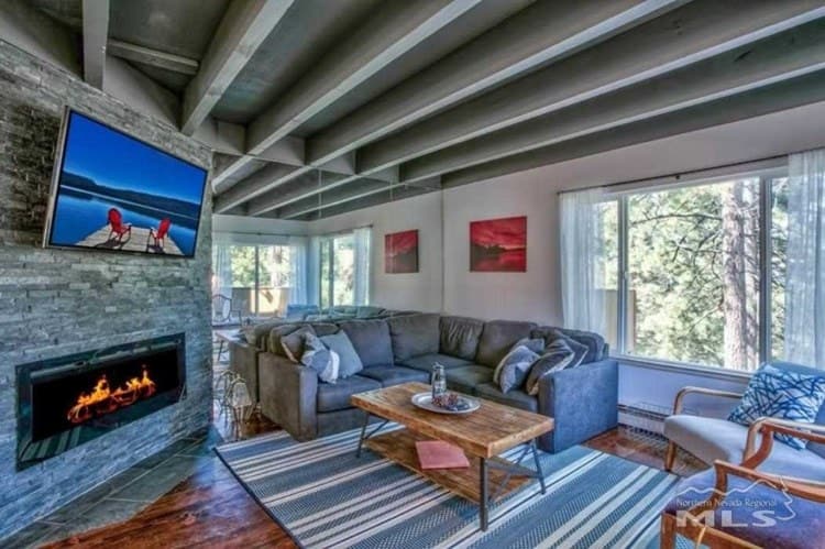 Home in Zephyr Cove · ★5.0 · 3 bedrooms · 4 beds · 3.5 private baths - Photo 4