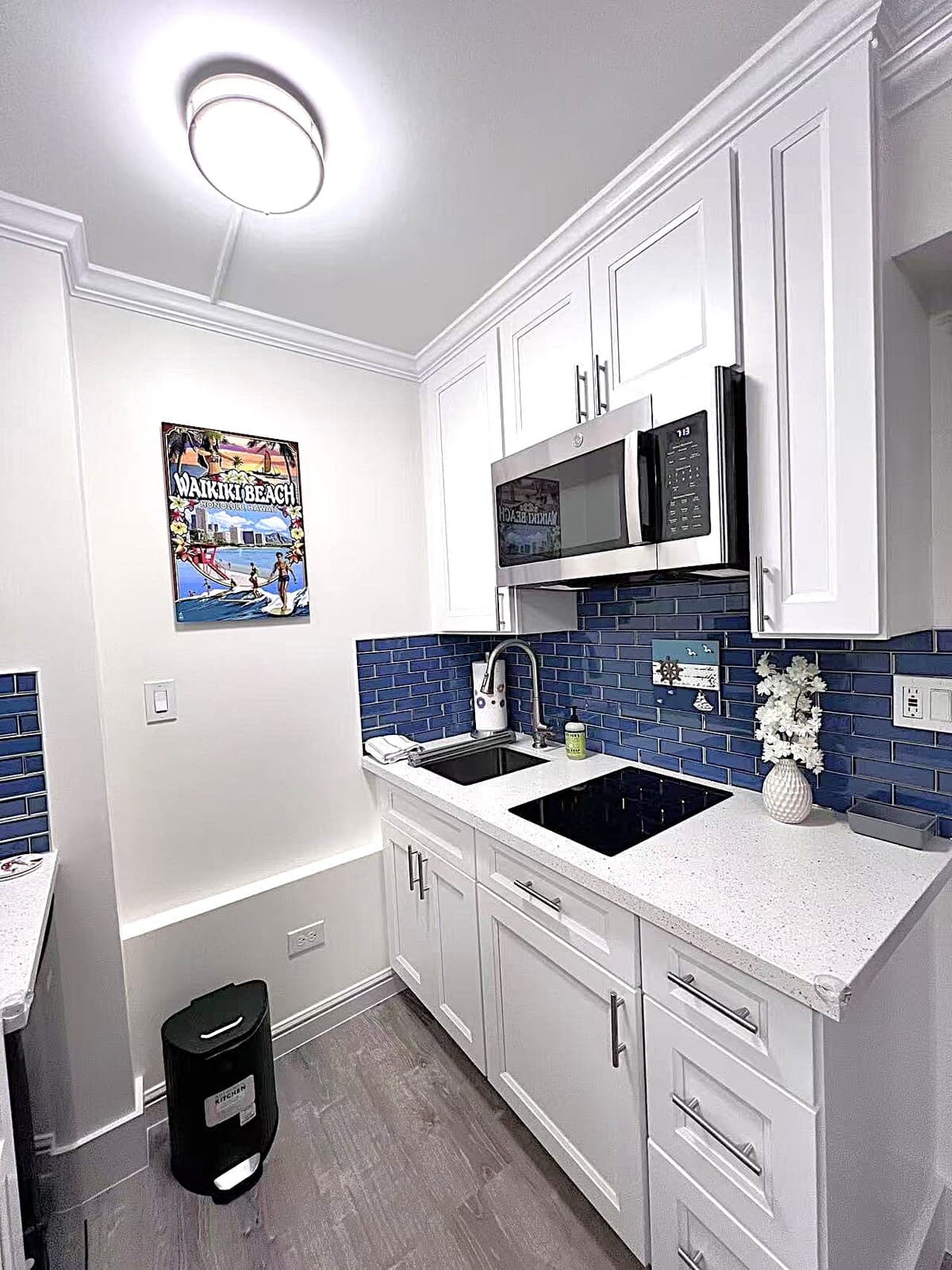 1 Block to Waikiki beach, New Renovation, View - Photo 4