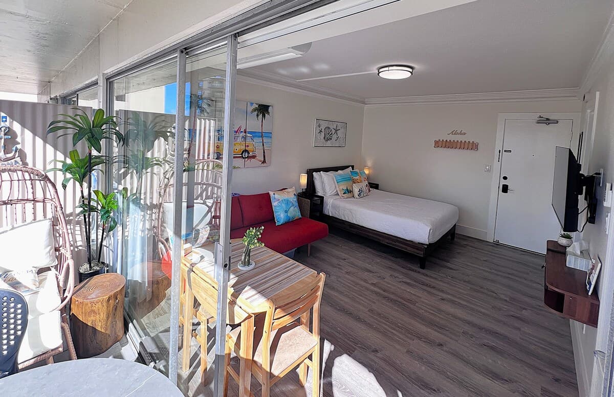 1 Block to Waikiki beach, New Renovation, View - Photo 3