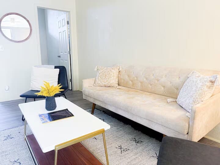 Hilo Town Oasis | 2 Bedroom | Walkable - Photo 4
