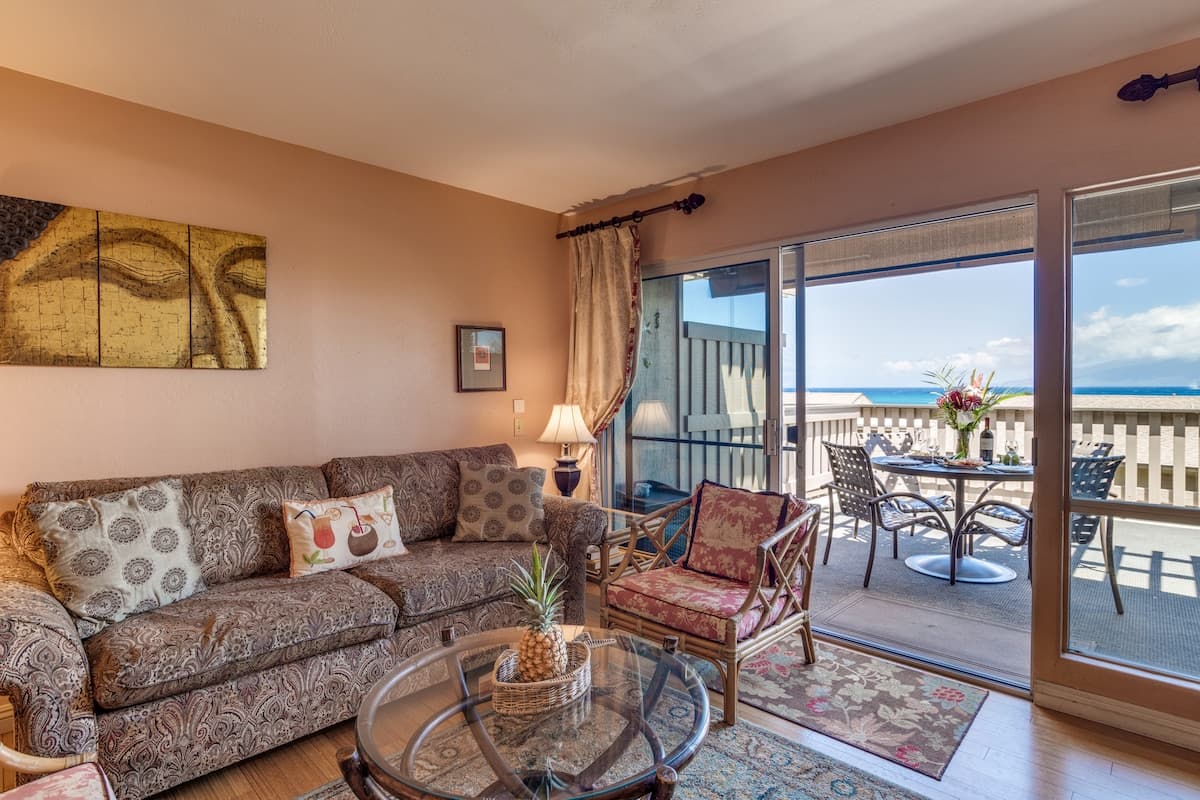 Beachfront 2BR Townhouse w/ Ocean Sunset Views - Photo 4