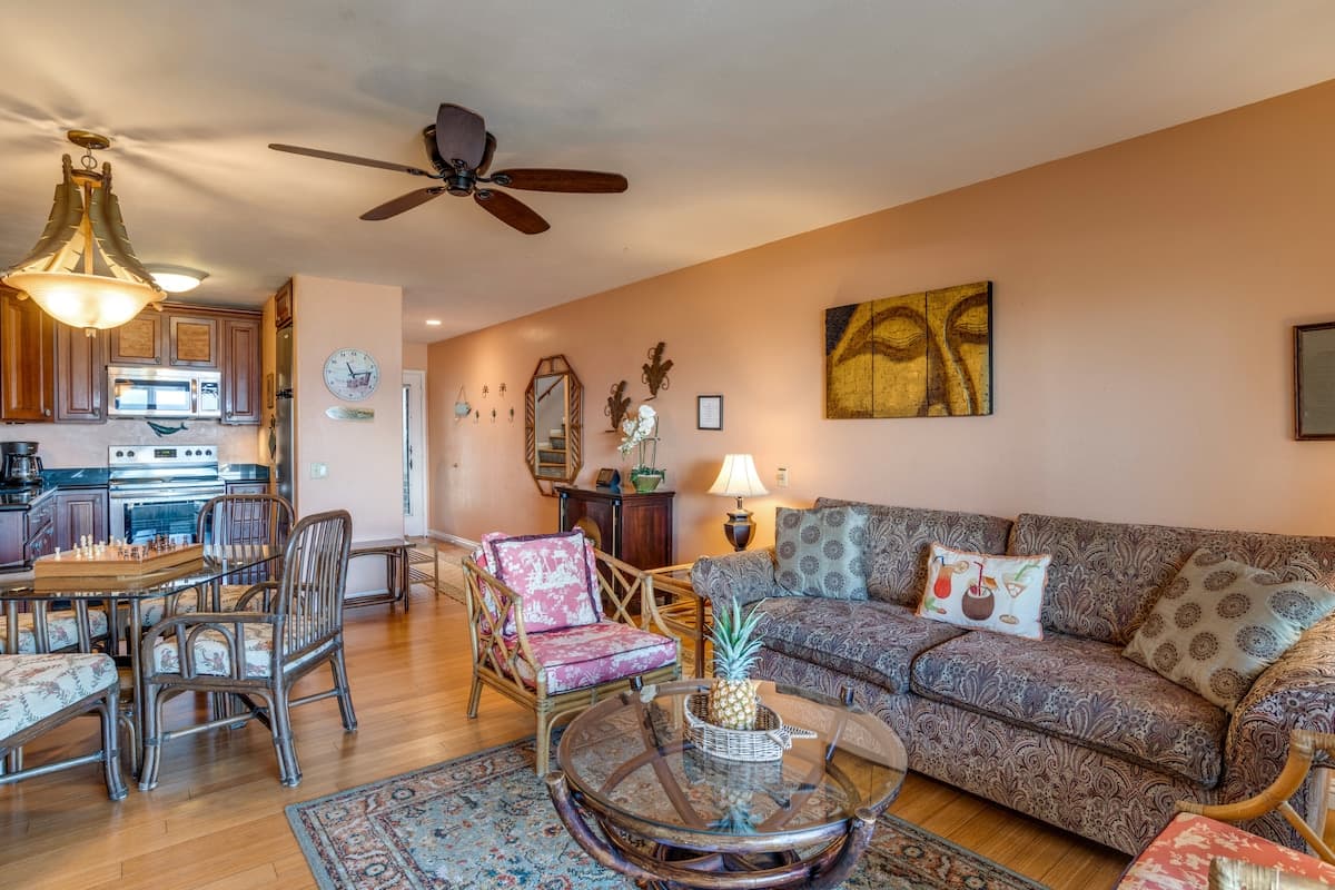 Beachfront 2BR Townhouse w/ Ocean Sunset Views - Photo 5